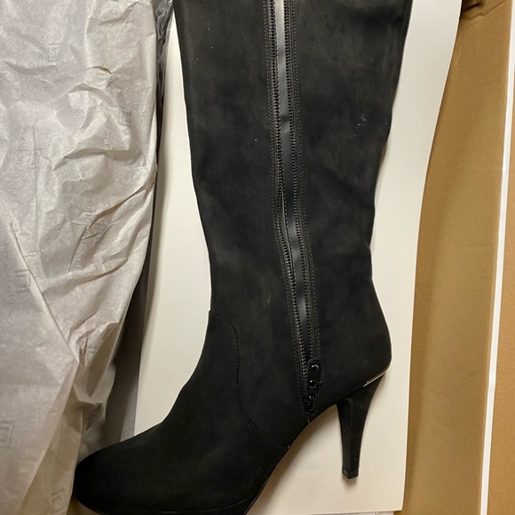 Liz Claiborne Shoes - Liz Claiborne women’s boots size 10